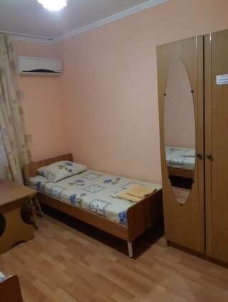 Гостиница Виола Геленджик Двухместный номер с 2 отдельными кроватями и общей ванной комнатой-3