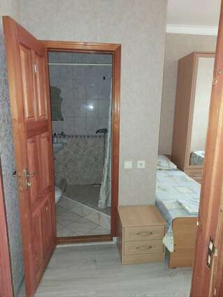 Гостиница Виола Геленджик Cемейный номер с собственной ванной комнатой-2