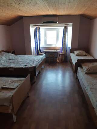 Гостиница Виола Геленджик Четырехместный номер эконом-класса с общей ванной комнатой-3