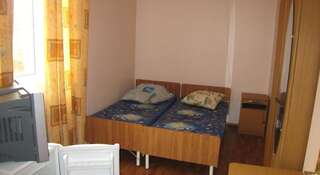 Гостиница Гостевой Дом Виола Геленджик Двухместный номер эконом-класса с 1 кроватью или 2 отдельными кроватями-2
