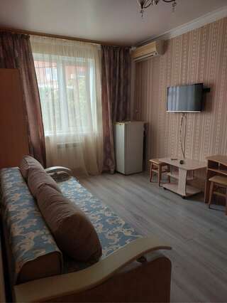 Гостиница Виола Геленджик Cемейный номер с собственной ванной комнатой-1